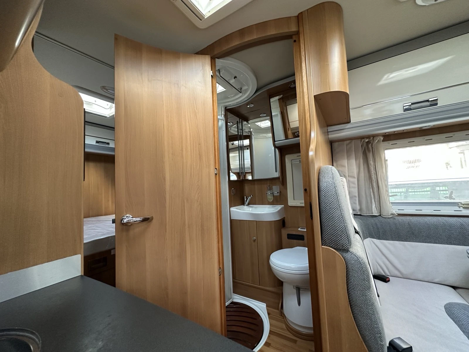 Кемпер Laika EcoVIP 610, снимка 15 - Каравани и кемпери - 54795693