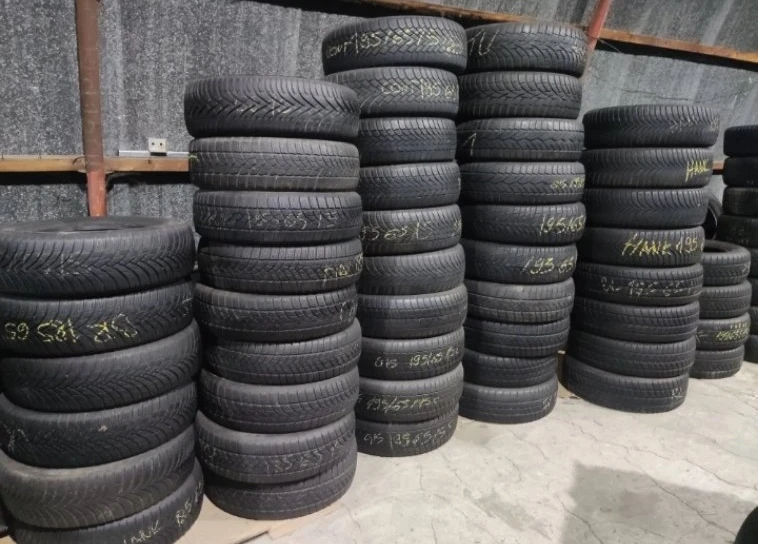 Гуми Зимни 205/55R16, снимка 4 - Гуми и джанти - 53585061