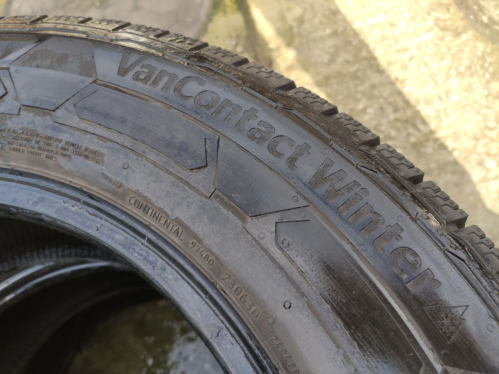 Гуми Зимни 215/65R16, снимка 8 - Гуми и джанти - 56726122