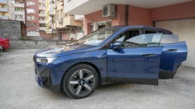 BMW iX IXDrive40 2023 г., снимка 3