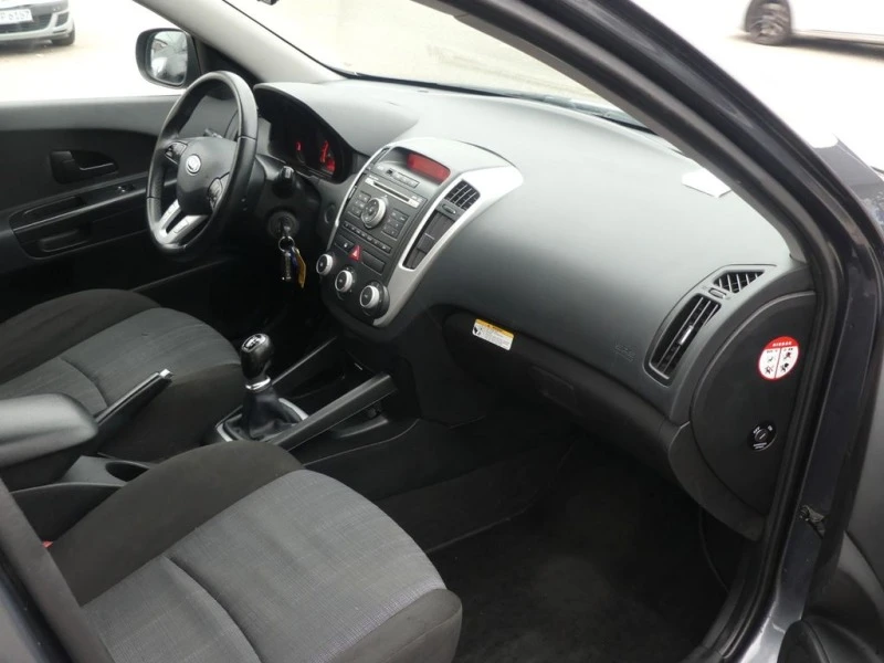 Kia Ceed 1.6 16V 125 k.с., снимка 10 - Автомобили и джипове - 41687408