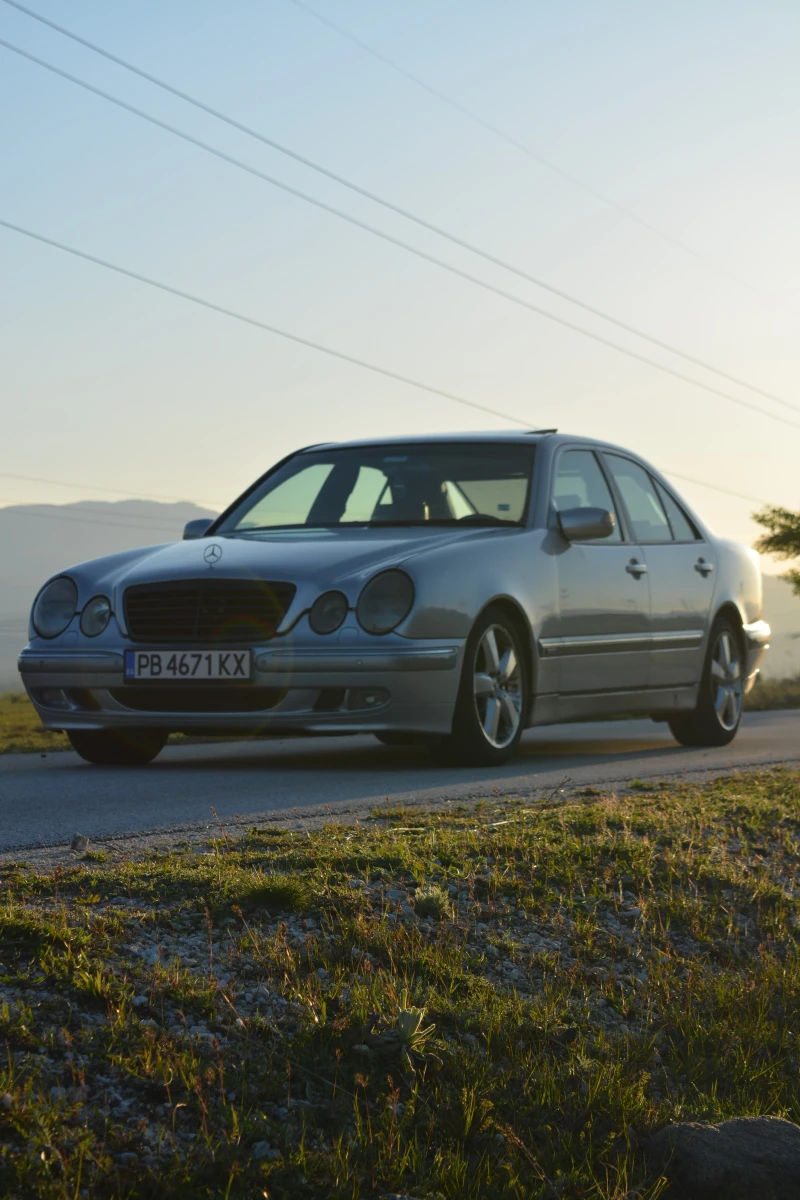 Mercedes-Benz E 200 Kompressor, снимка 1 - Автомобили и джипове - 47767294