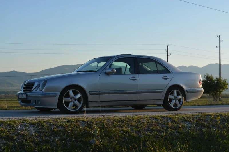 Mercedes-Benz E 200 Kompressor, снимка 2 - Автомобили и джипове - 47767294