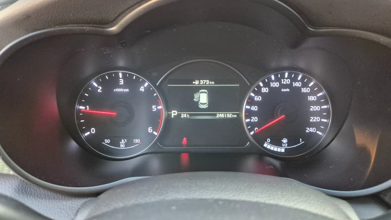 Kia Carens 1.7 CRDi euro 6B, снимка 11 - Автомобили и джипове - 51366134