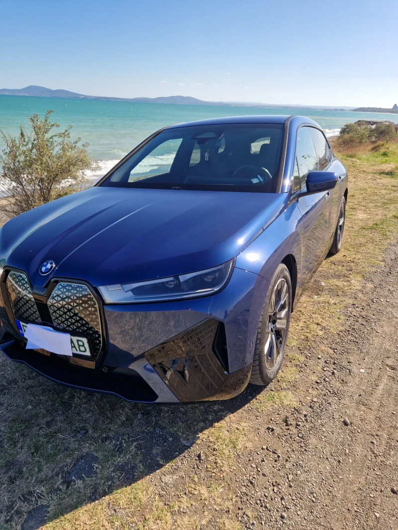 BMW iX IXDrive40 Sport, снимка 2 - Автомобили и джипове - 52221657