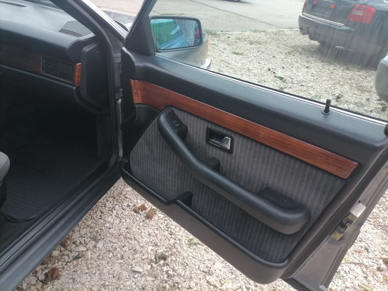 Audi 100 2.2i-5так, снимка 11 - Автомобили и джипове - 52505607