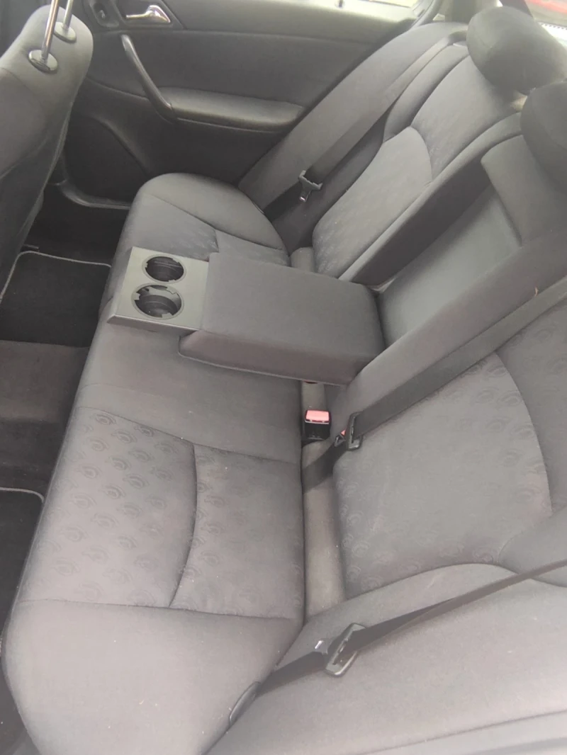 Mercedes-Benz C 220, снимка 11 - Автомобили и джипове - 52544488