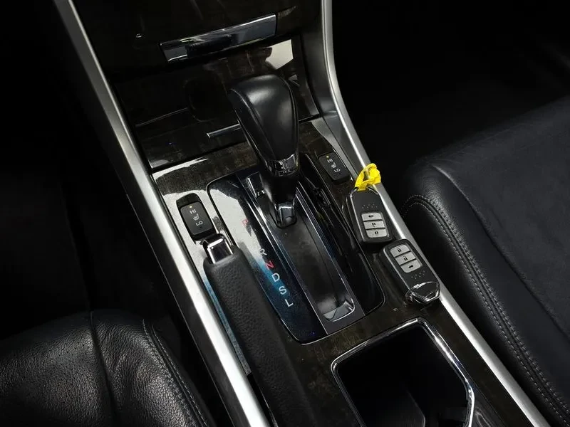 Honda Accord 2.4 9Th Generation, снимка 17 - Автомобили и джипове - 56020510
