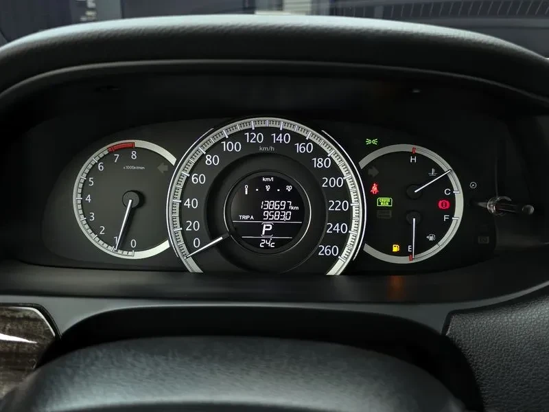 Honda Accord 2.4 9Th Generation, снимка 15 - Автомобили и джипове - 56020510