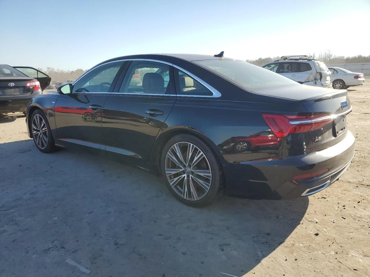 Audi A6 PREMIUM PLUS 55TFSI* VIRTUAL* ОБДУХВАНЕ* DISTRONIC - изображение 4