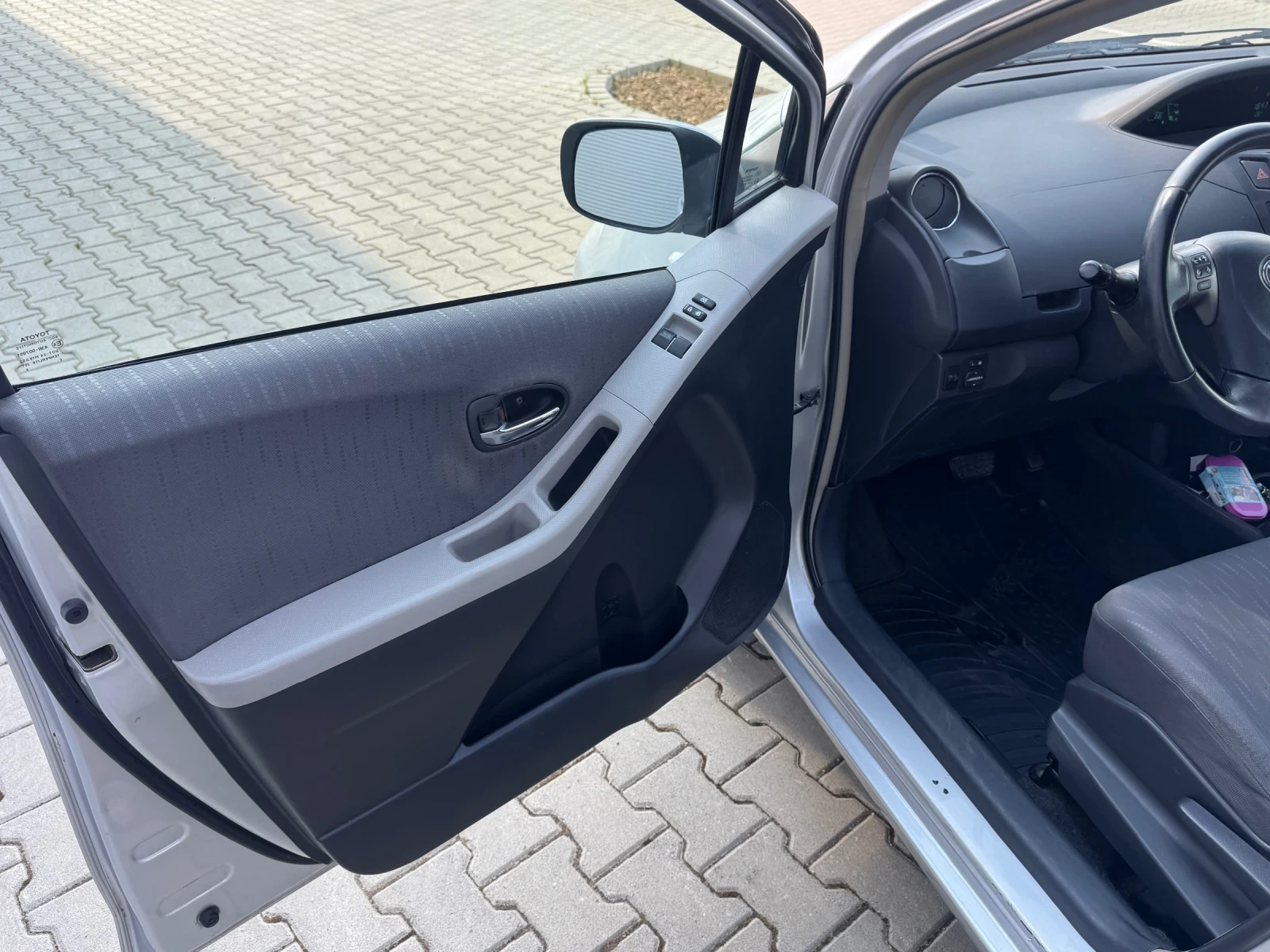 Toyota Yaris 1.3 VVT-i Automatic - изображение 10