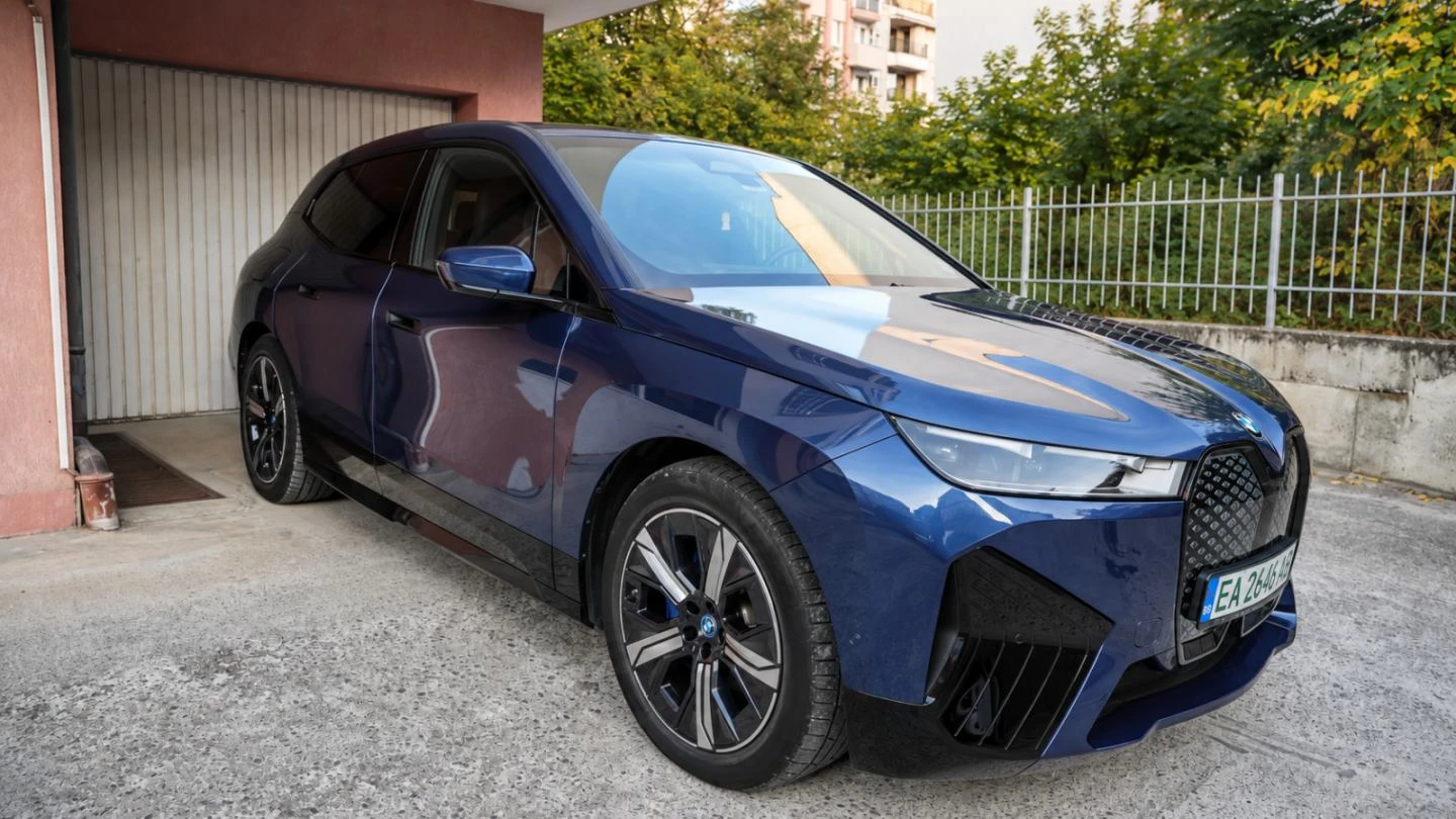 BMW iX IXDrive40 2023 г., снимка 2 - Автомобили и джипове - 56435422