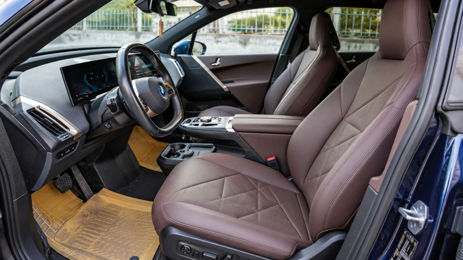 BMW iX IXDrive40 2023 г., снимка 5 - Автомобили и джипове - 56435422