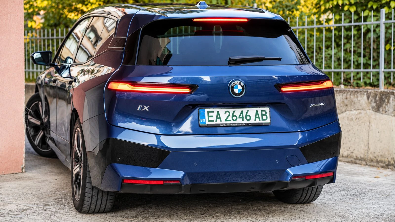 BMW iX IXDrive40 2023 г., снимка 4 - Автомобили и джипове - 56435422