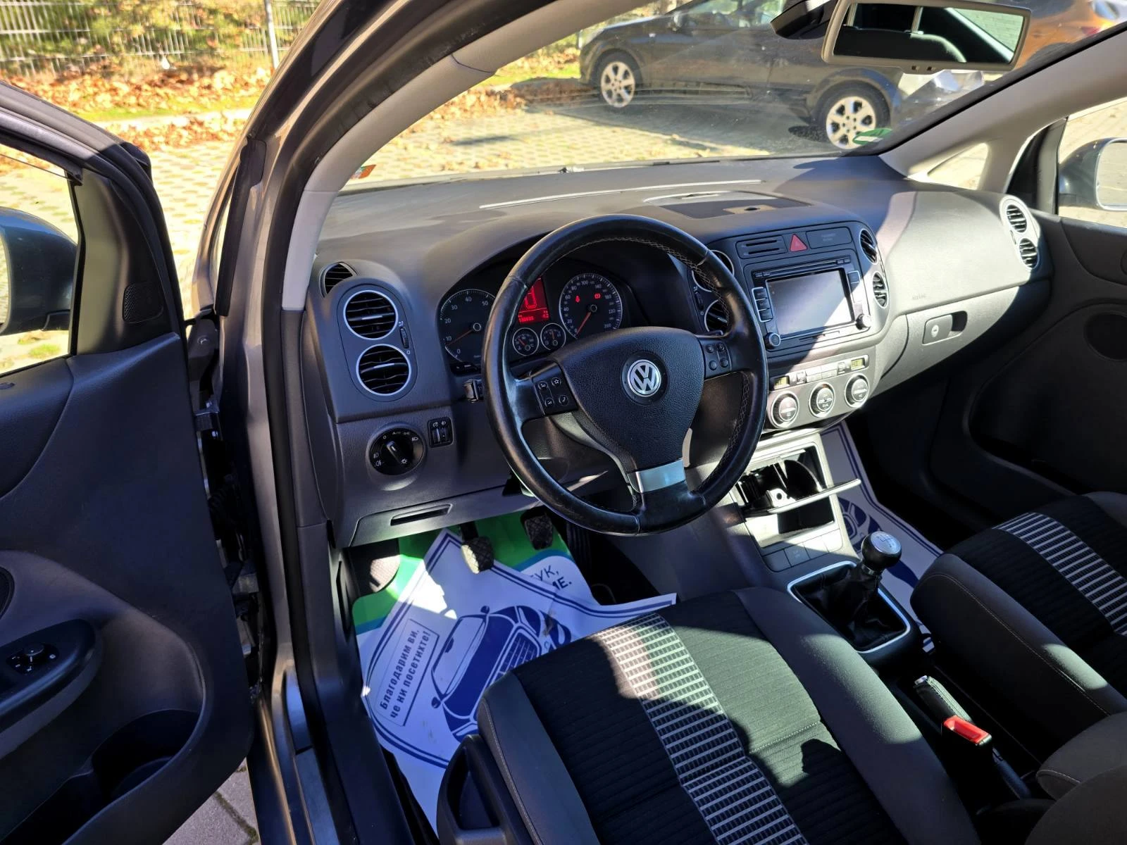 VW Golf Plus КОЛЕДНА ПРОМОЦИЯ/1.6i/ПАРКТРОНИК/NAVI - изображение 8