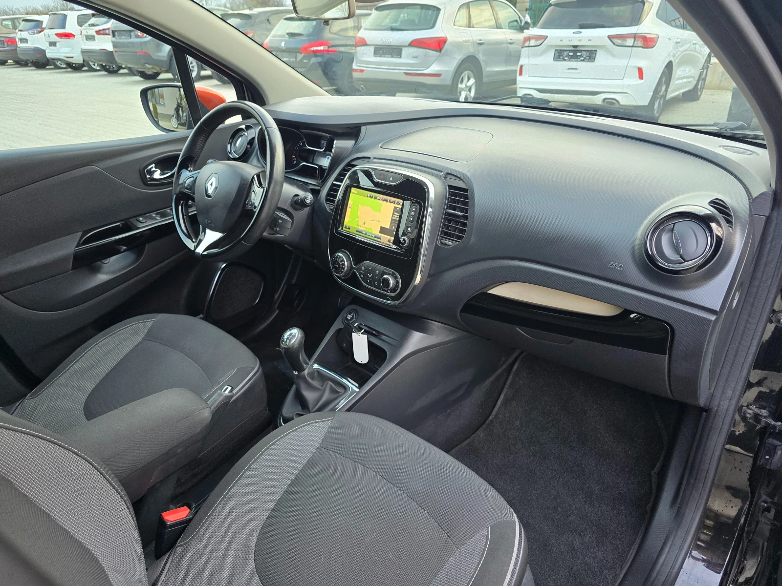 Renault Captur 1.5DCI, Нави, Камера, Keyless!, снимка 13 - Автомобили и джипове - 53894298