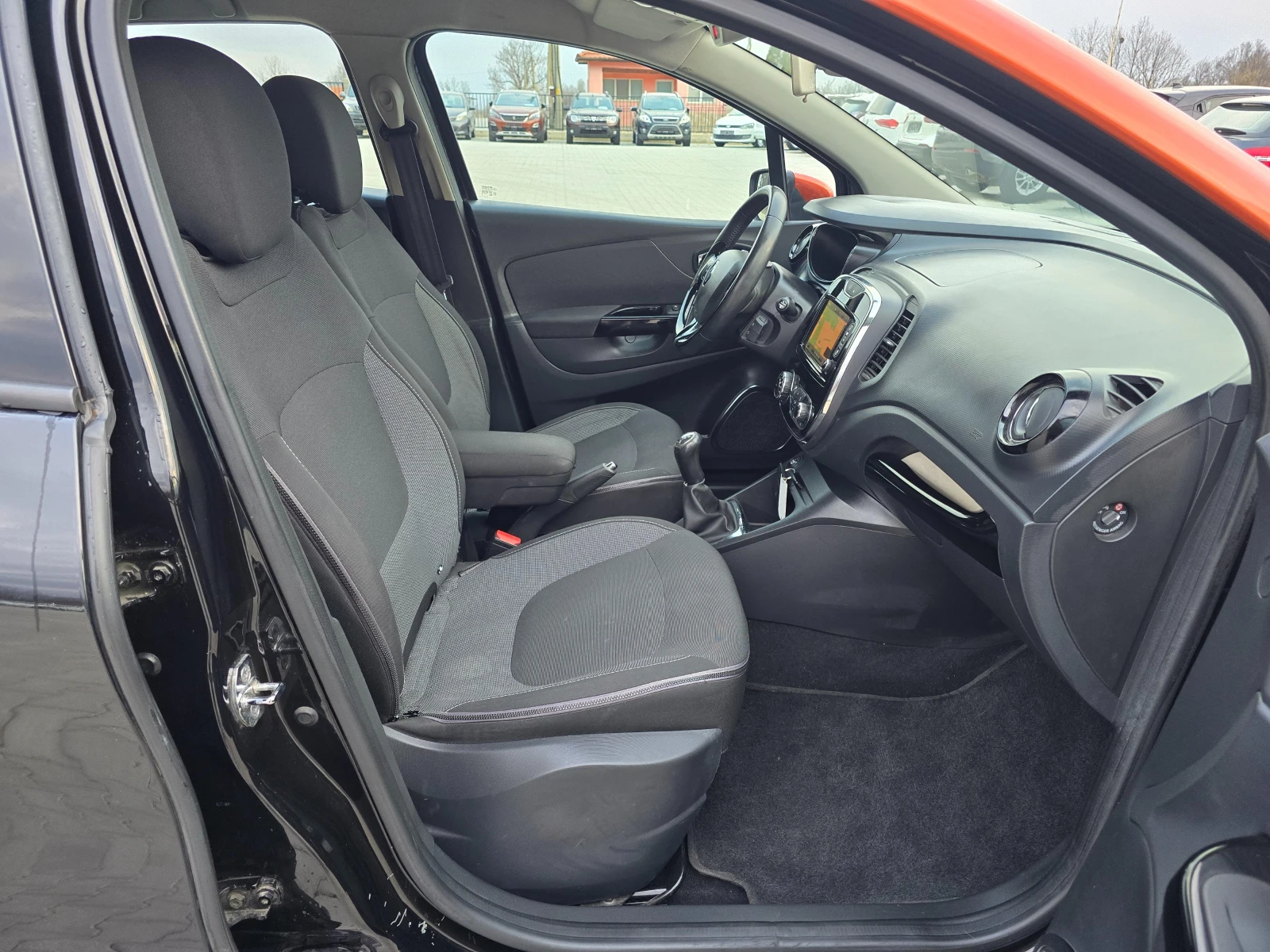 Renault Captur 1.5DCI, Нави, Камера, Keyless!, снимка 12 - Автомобили и джипове - 53894298