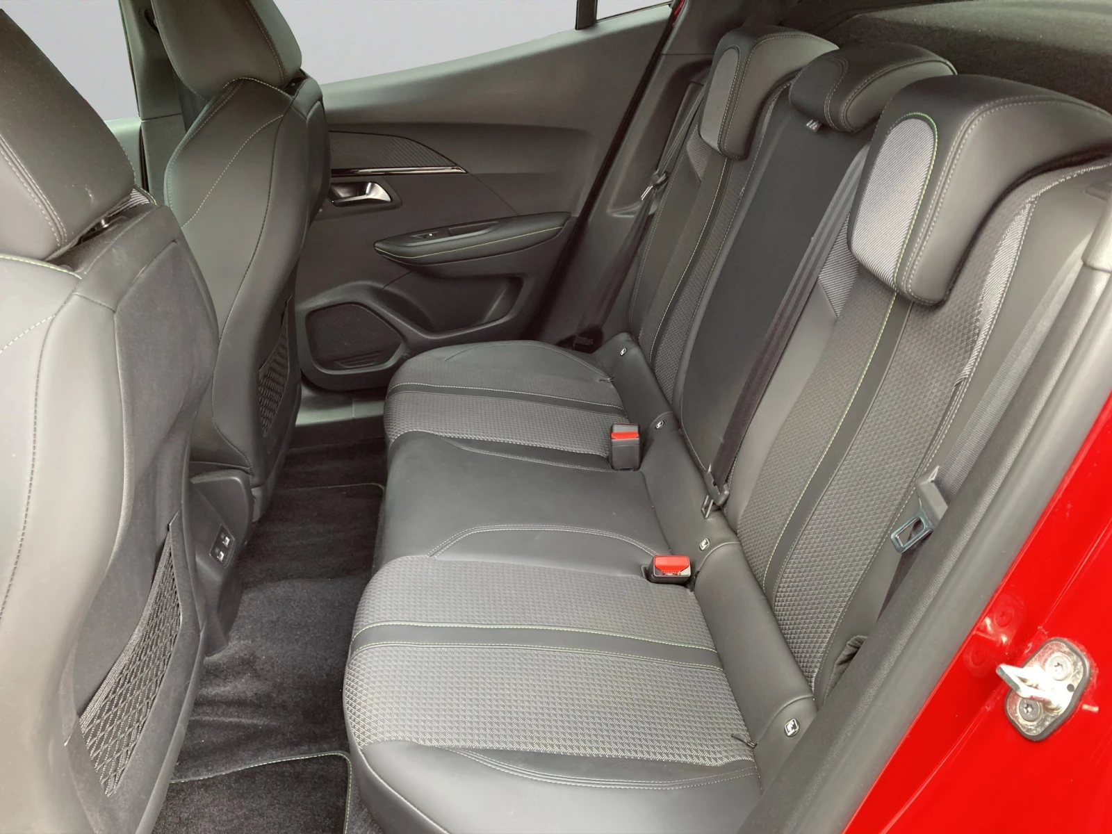 Peugeot 2008 New Line Up GT Electric 100 кВ 136 к.с., снимка 9 - Автомобили и джипове - 53963343