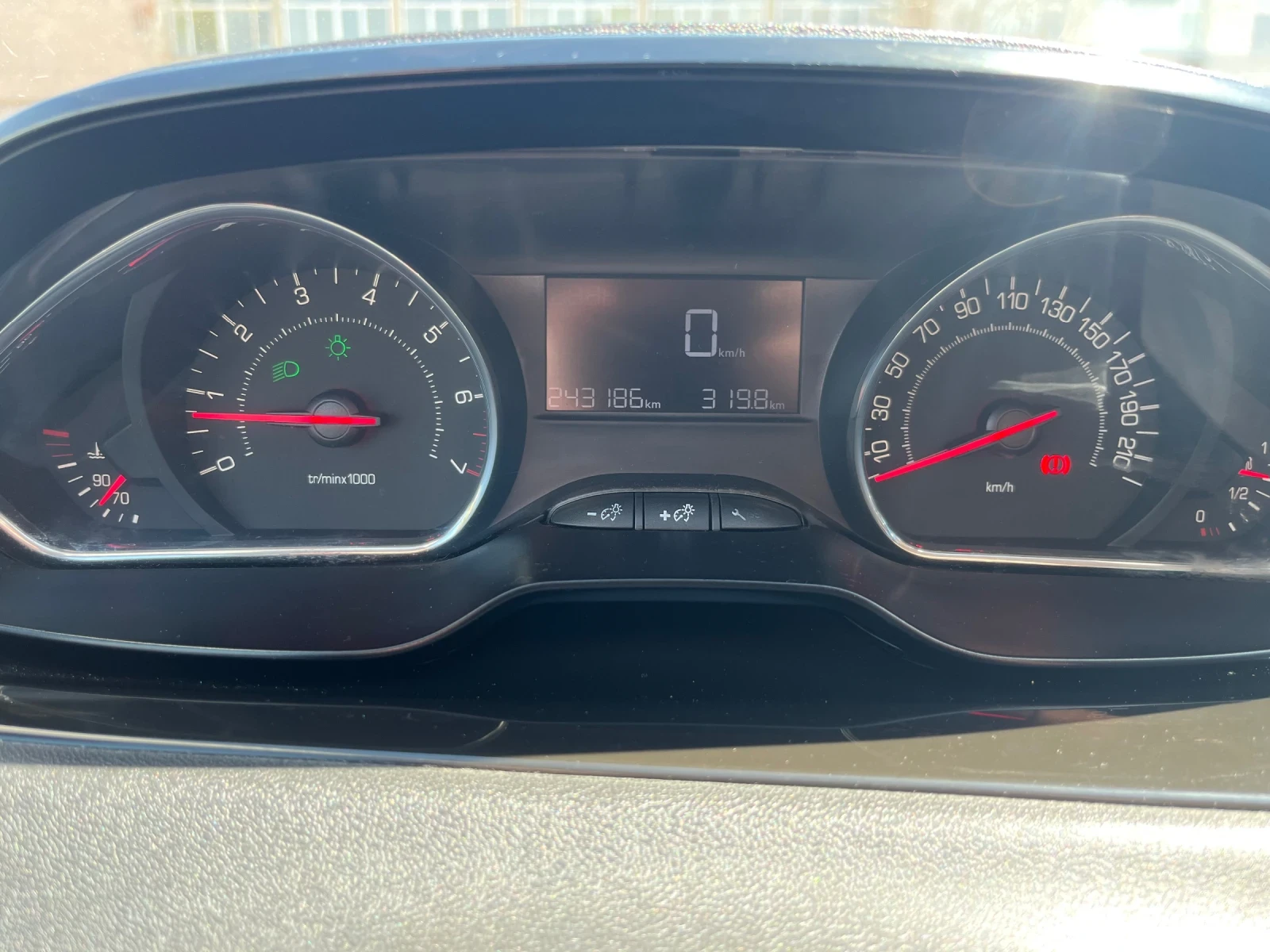 Peugeot 208 1, 4, снимка 5 - Автомобили и джипове - 54311264