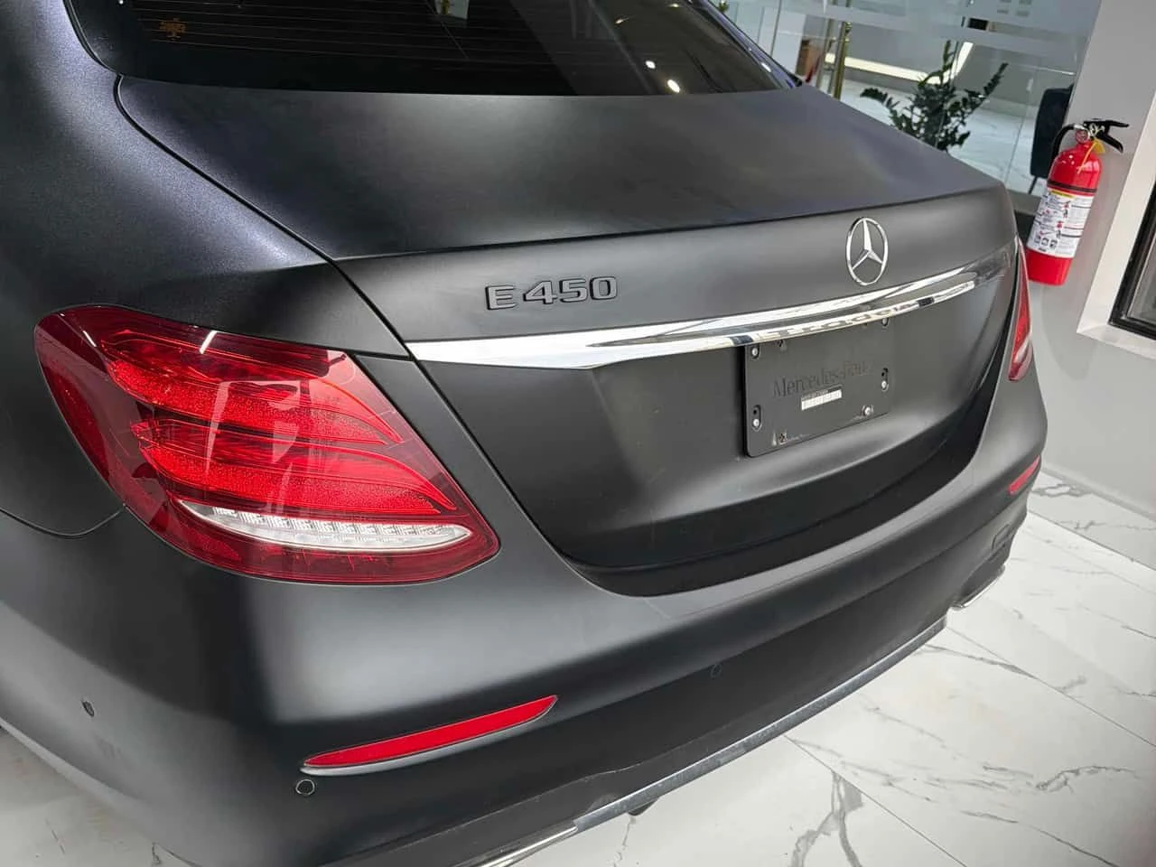 Mercedes-Benz E 450 | DISTRONIC | BURMESTER | ПАНОРАМА | CARFAX | , снимка 4 - Автомобили и джипове - 54794514