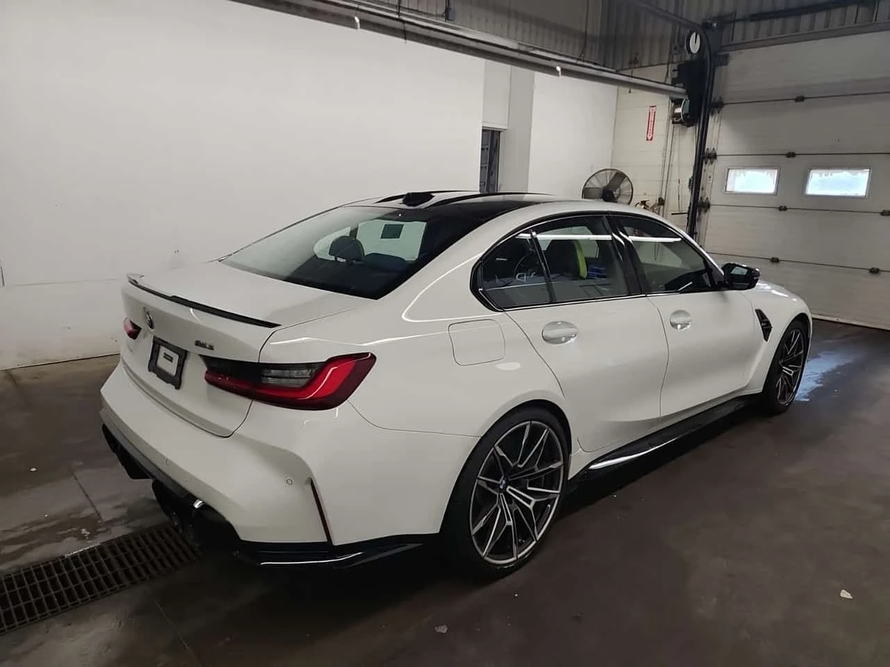 BMW M3 * SEDAN * CARFAX * ОПЦИЯ ЗА ФИНАНСИРАНЕ, снимка 3 - Автомобили и джипове - 54919060