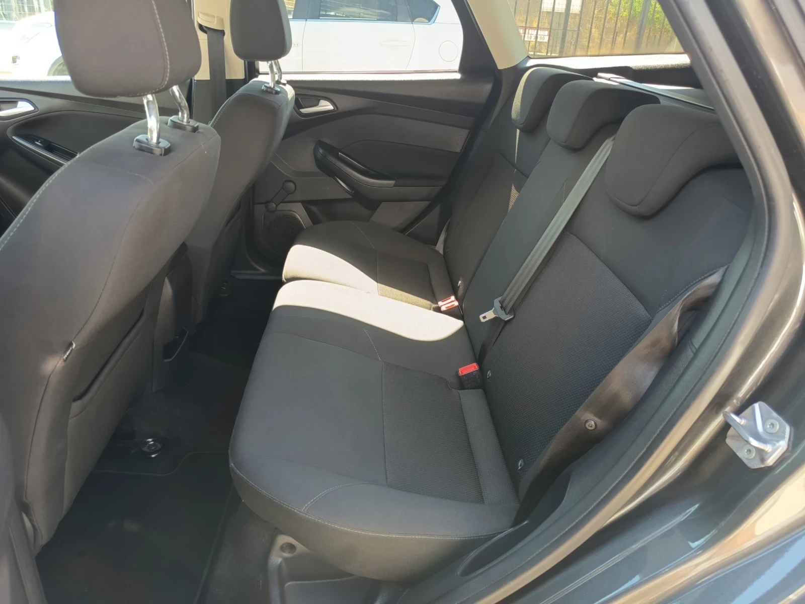 Ford Focus 1.5tdci, снимка 10 - Автомобили и джипове - 56118464