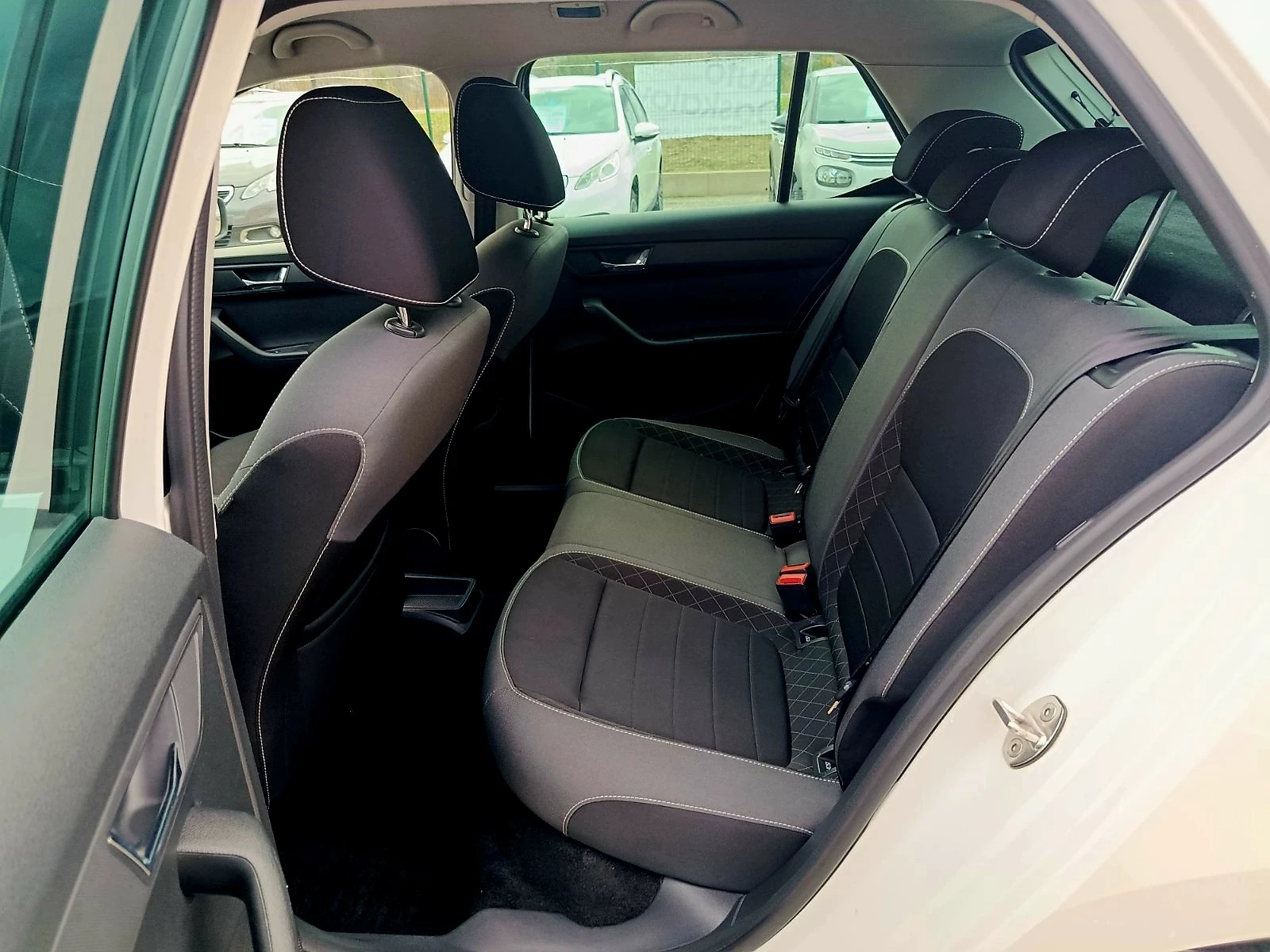 Skoda Fabia 1, 0 I , снимка 13 - Автомобили и джипове - 56626573