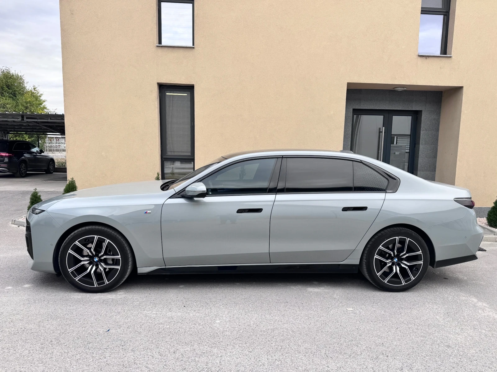 BMW 740 xDrive Sedan, снимка 2 - Автомобили и джипове - 56717148