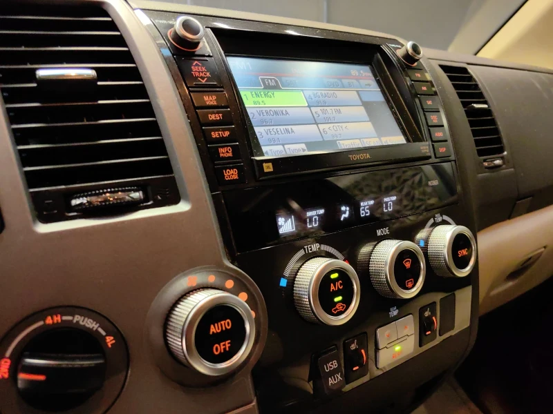 Toyota Sequoia 5.7* ГАЗ-БЕНЗИН* 6+ 1* LIMITED* 4x4* РЕГ* ПЕРФЕКТН, снимка 16 - Автомобили и джипове - 51206993