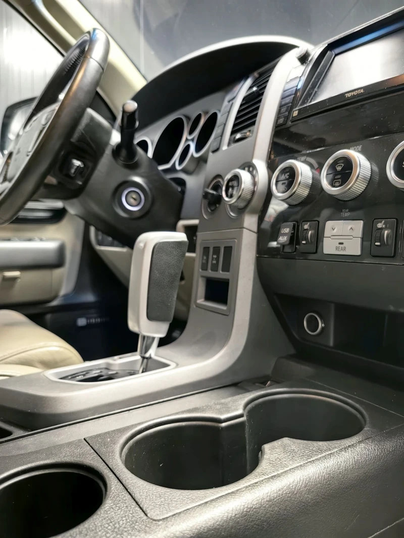 Toyota Sequoia 5.7* ГАЗ-БЕНЗИН* 6+ 1* LIMITED* 4x4* РЕГ* ПЕРФЕКТН, снимка 7 - Автомобили и джипове - 51206993