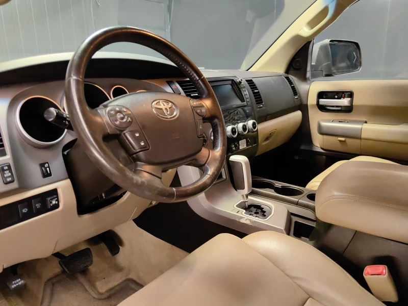 Toyota Sequoia 5.7* ГАЗ-БЕНЗИН* 6+ 1* LIMITED* 4x4* РЕГ* ПЕРФЕКТН, снимка 13 - Автомобили и джипове - 51206993