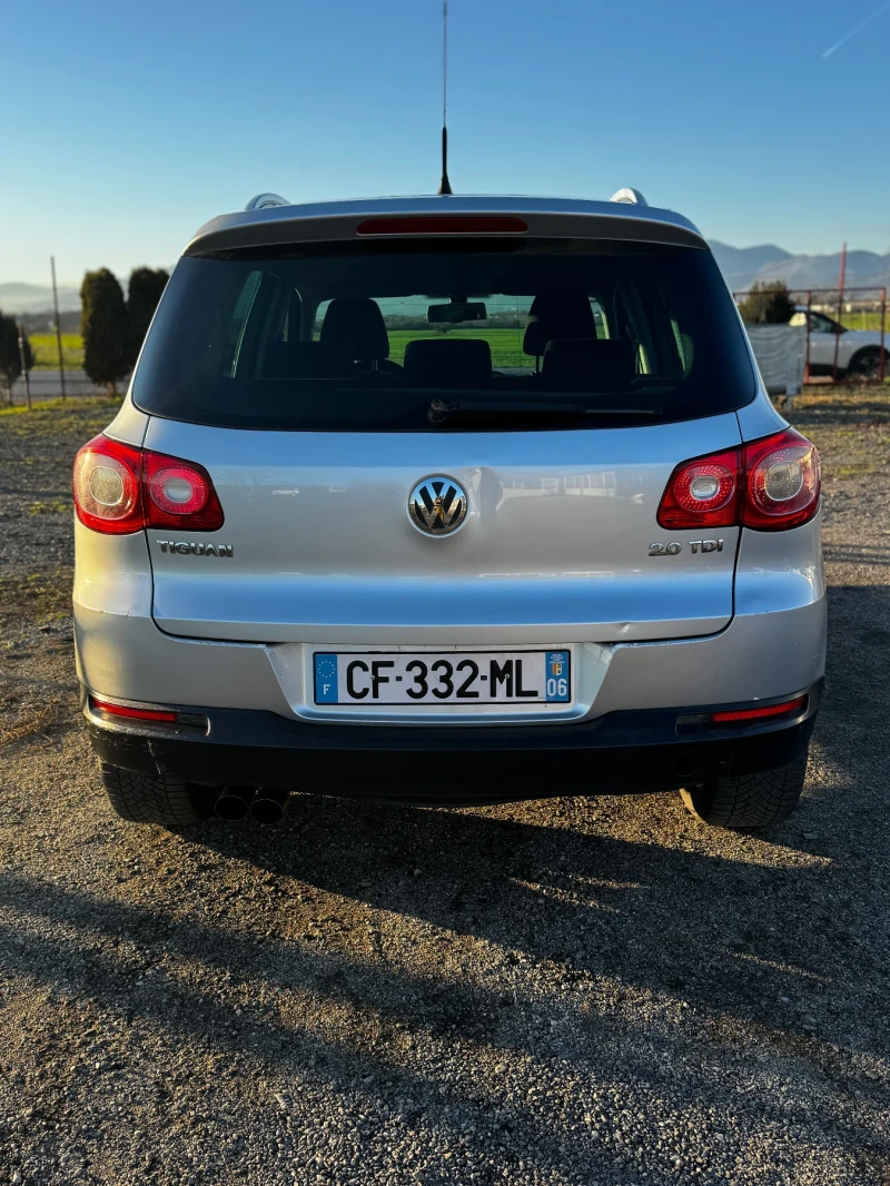 VW Tiguan 2.0 tdi 4x4 Нави, снимка 5 - Автомобили и джипове - 52831423