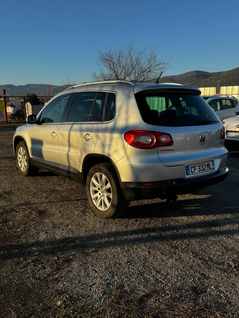 VW Tiguan 2.0 tdi 4x4 Нави, снимка 6 - Автомобили и джипове - 52831423