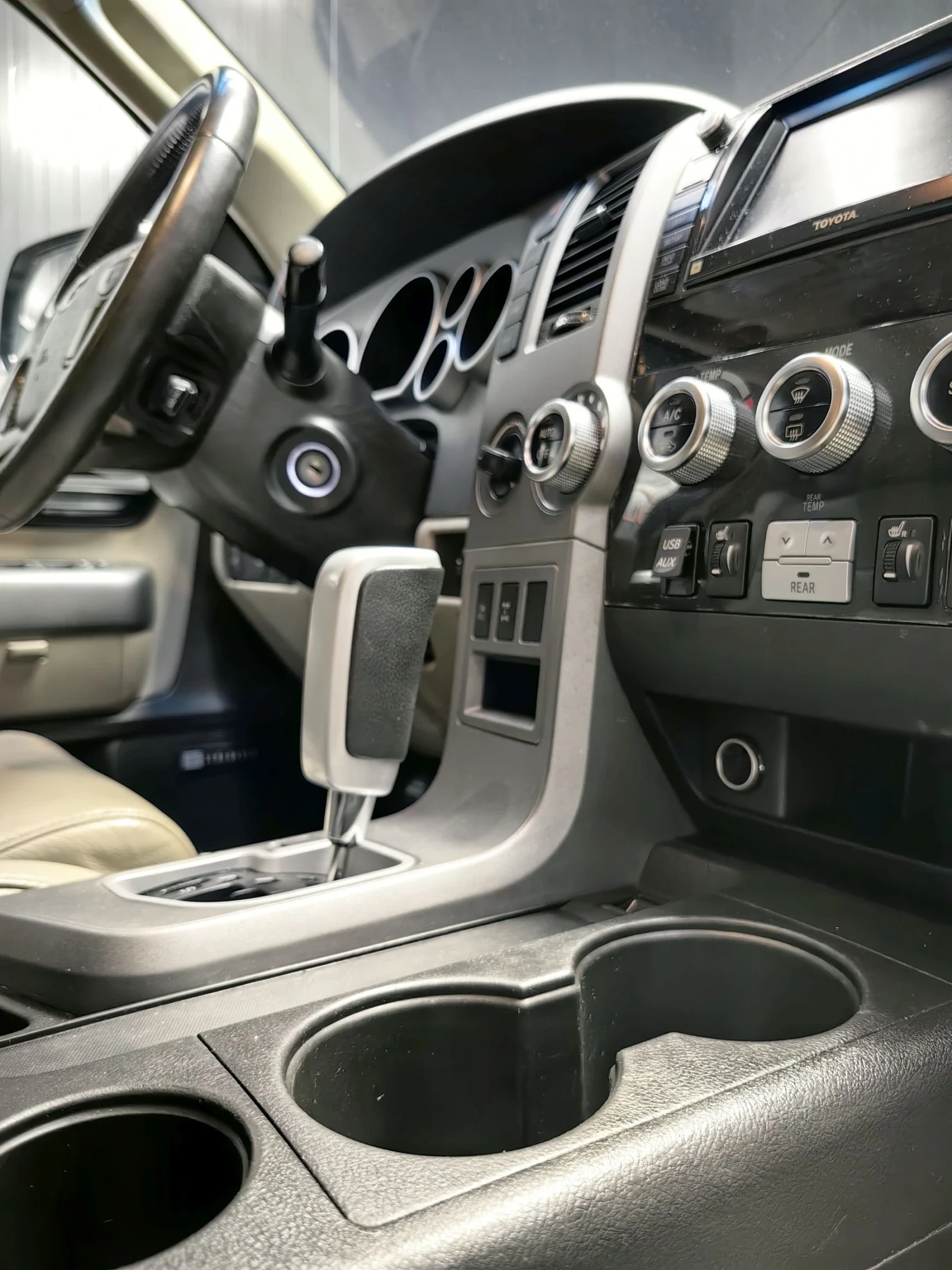 Toyota Sequoia 5.7* ГАЗ-БЕНЗИН* 6+ 1* LIMITED* 4x4* РЕГ* ПЕРФЕКТН - изображение 7