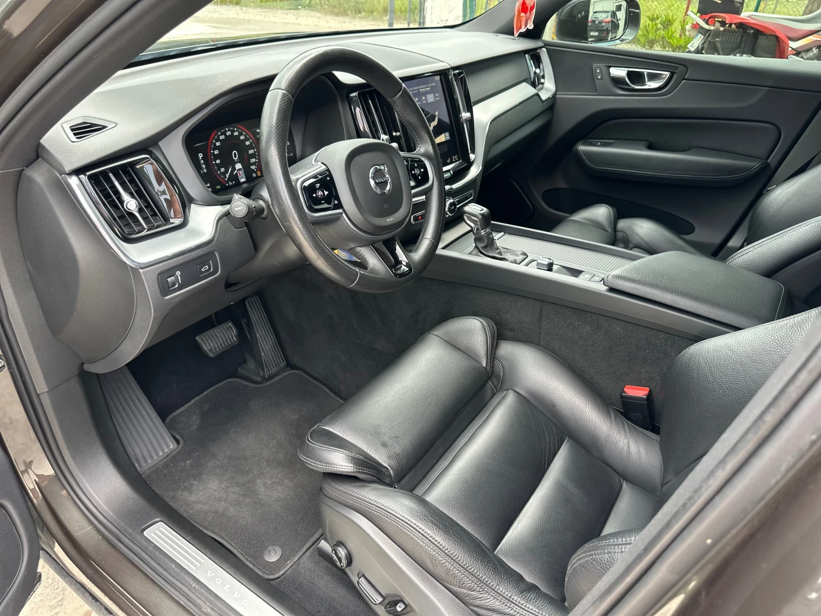 Volvo XC60 T5, снимка 8 - Автомобили и джипове - 53306591