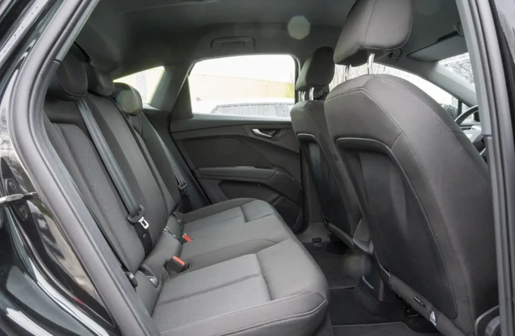 Audi Q4 e-tron, снимка 11 - Автомобили и джипове - 54370346