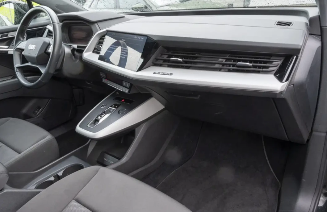 Audi Q4 e-tron, снимка 6 - Автомобили и джипове - 54370346