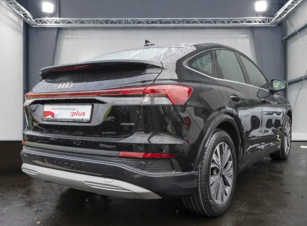 Audi Q4 e-tron, снимка 2 - Автомобили и джипове - 54370346