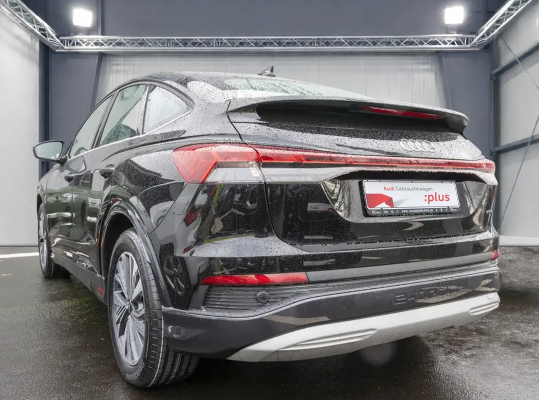 Audi Q4 e-tron, снимка 3 - Автомобили и джипове - 54370346