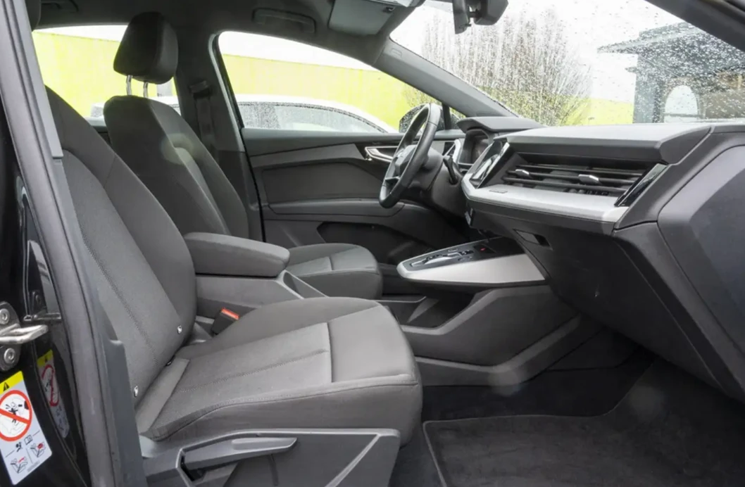 Audi Q4 e-tron, снимка 10 - Автомобили и джипове - 54370346