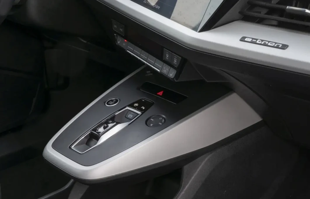 Audi Q4 e-tron, снимка 9 - Автомобили и джипове - 54370346