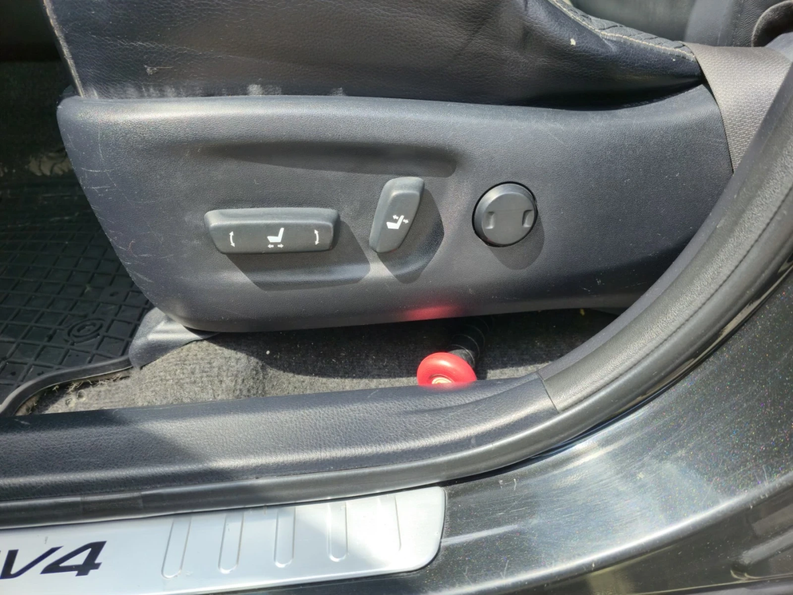 Toyota Rav4 2.2 D4D 4x4 6ск , снимка 13 - Автомобили и джипове - 54743692