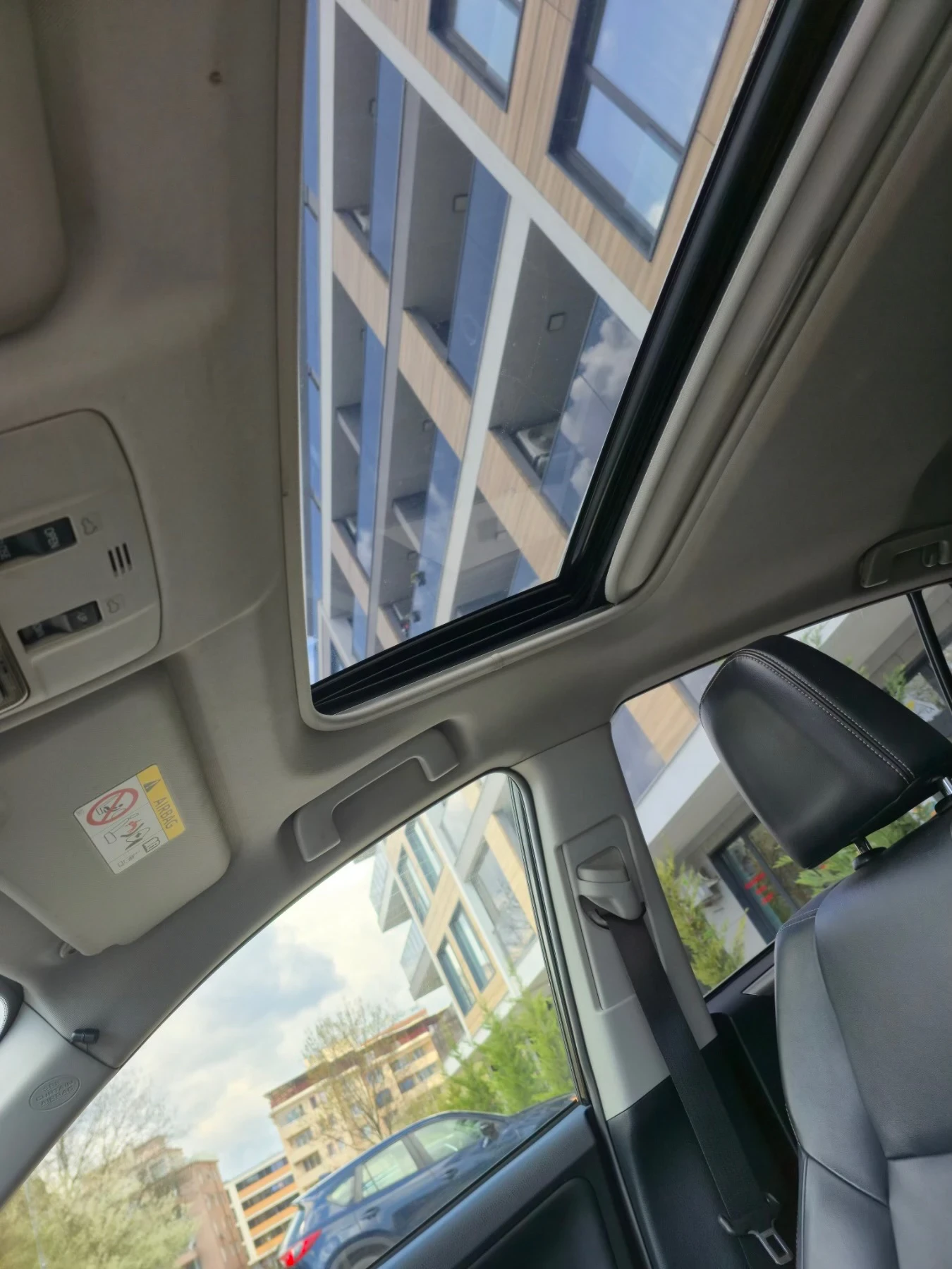 Toyota Rav4 2.2 D4D 4x4 6ск , снимка 15 - Автомобили и джипове - 54743692