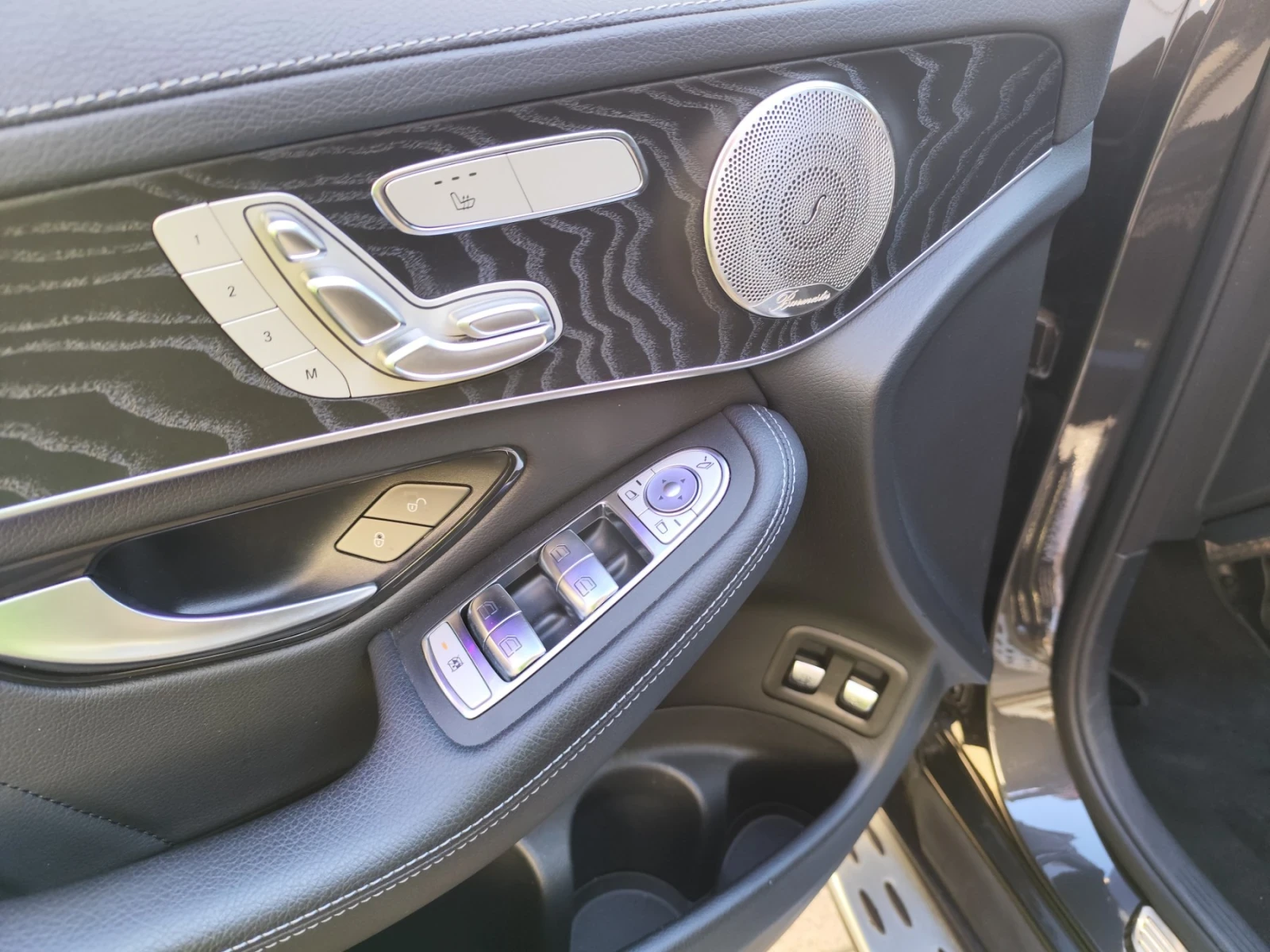 Mercedes-Benz GLC 300 Plug in hibrid COUPE AMG , снимка 8 - Автомобили и джипове - 55103906