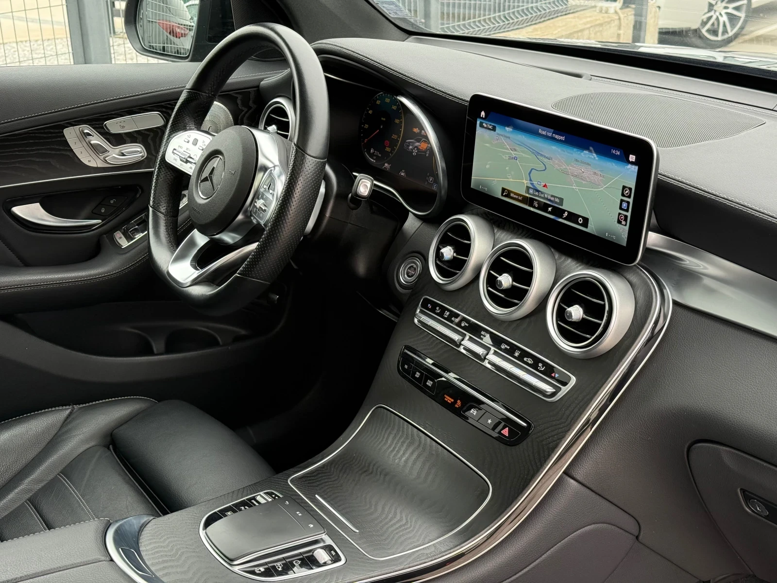 Mercedes-Benz GLC 300 Plug in hibrid COUPE AMG , снимка 4 - Автомобили и джипове - 55103906