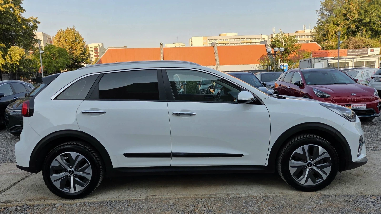 Kia Niro SOH100%/СЕРВИЗНА КНИЖКА/ГАРАНЦИОННА, снимка 3 - Автомобили и джипове - 56015476