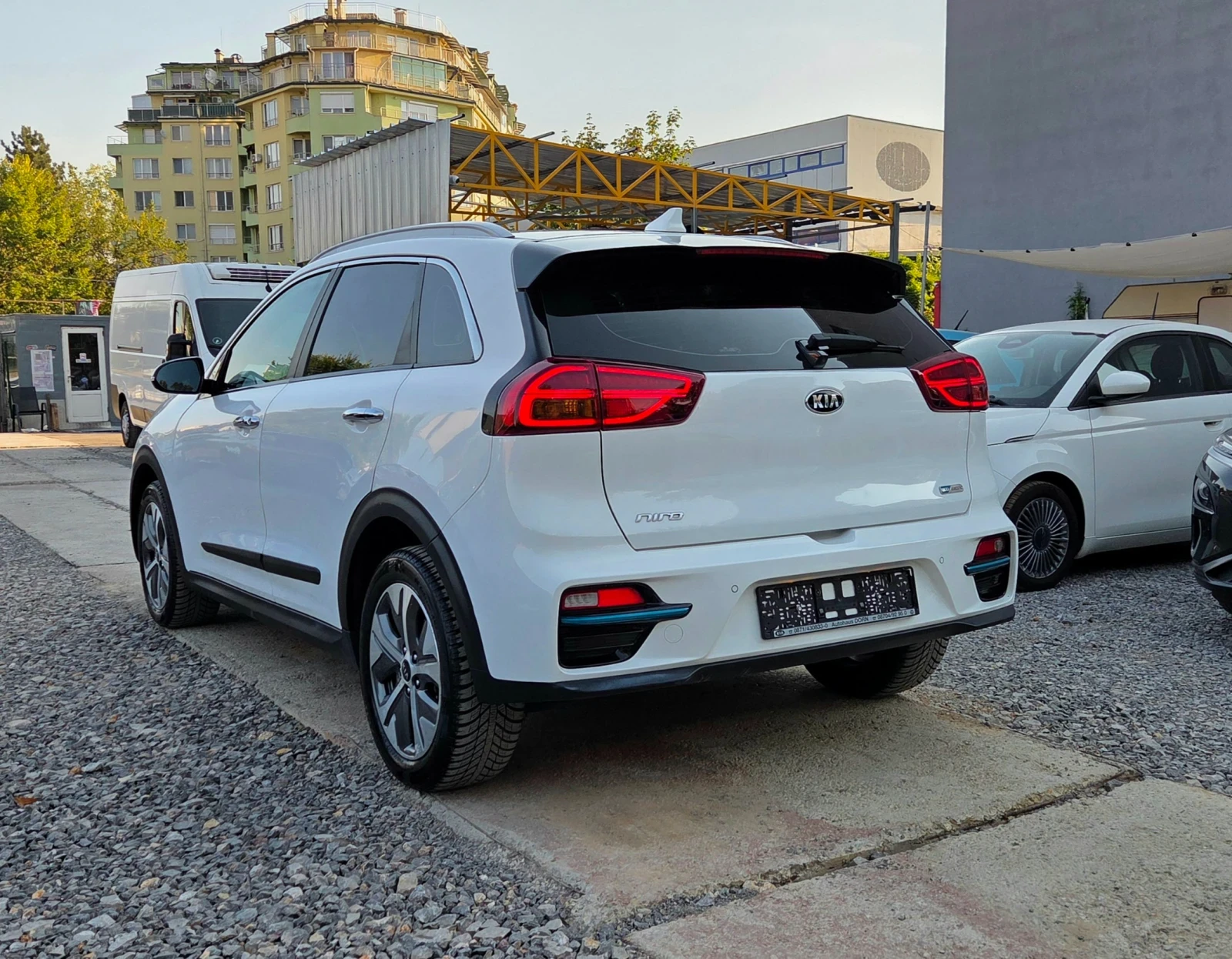 Kia Niro SOH100%/СЕРВИЗНА КНИЖКА/ГАРАНЦИОННА, снимка 5 - Автомобили и джипове - 56015476
