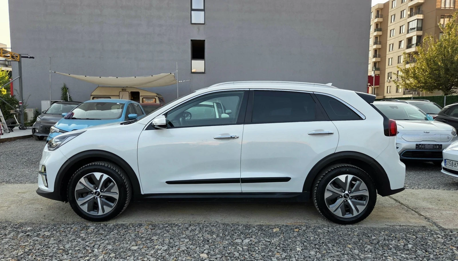Kia Niro SOH100%/СЕРВИЗНА КНИЖКА/ГАРАНЦИОННА, снимка 6 - Автомобили и джипове - 56015476