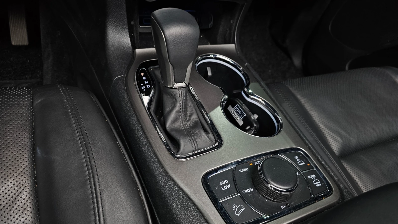 Jeep Grand cherokee 3.6 OVERLAND * KРАЙНА ЦЕНА* FULL MAXX, снимка 12 - Автомобили и джипове - 56245949