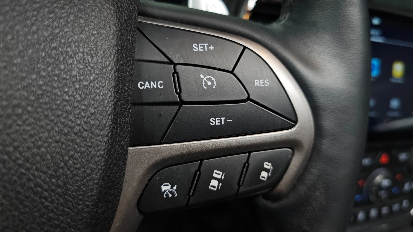 Jeep Grand cherokee 3.6 OVERLAND * KРАЙНА ЦЕНА* FULL MAXX, снимка 16 - Автомобили и джипове - 56245949